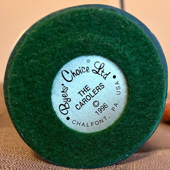 6 Buyers Choice Thanksgiving Carolers! 2 pilgrim adults & kids,2 Native American - Picture 5 of 5